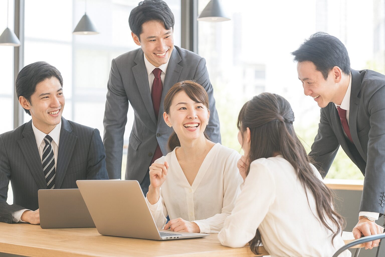 採用したい人物像を話し合う様子