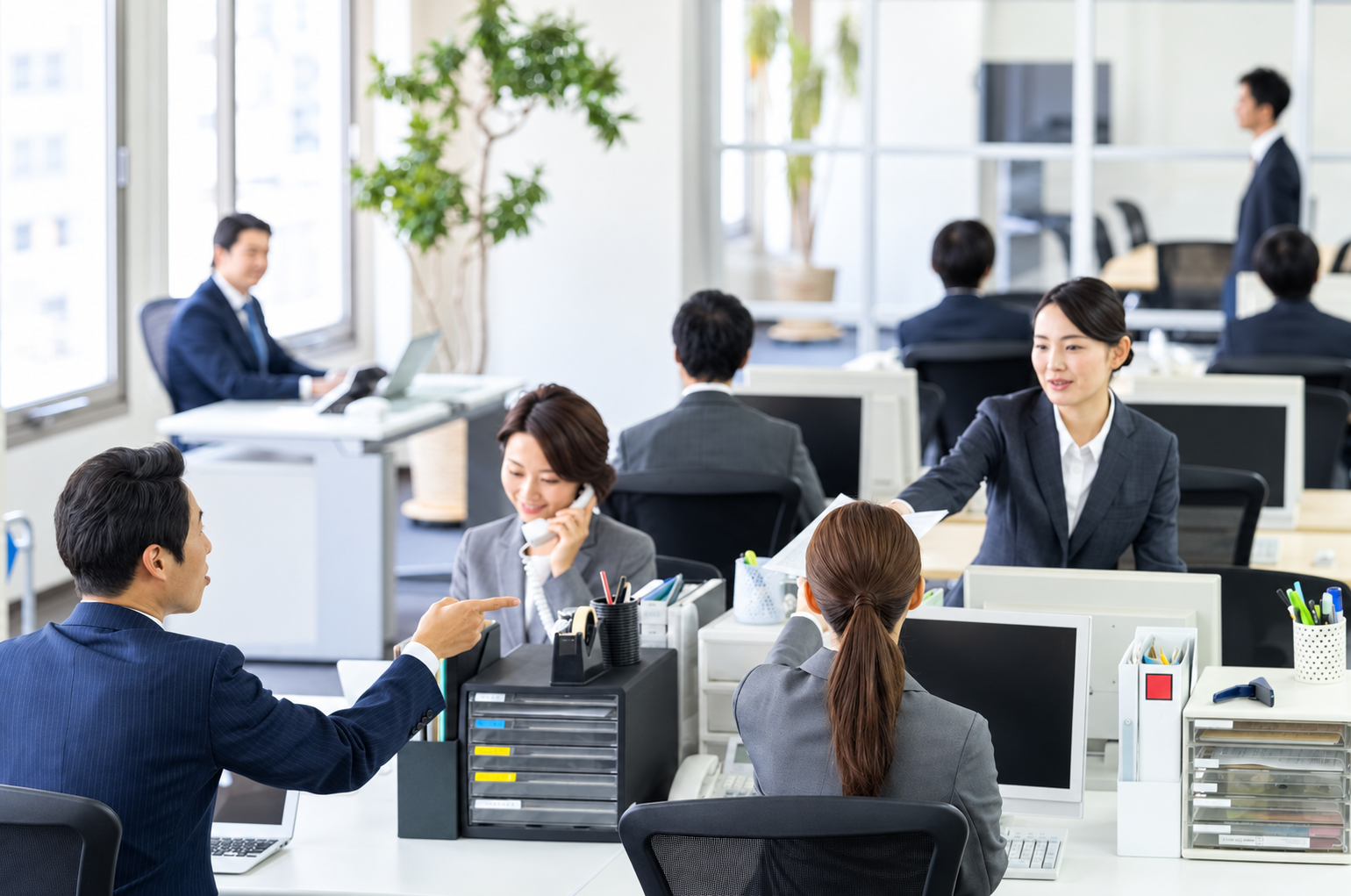 求人で伝える会社の魅力について話し合う様子