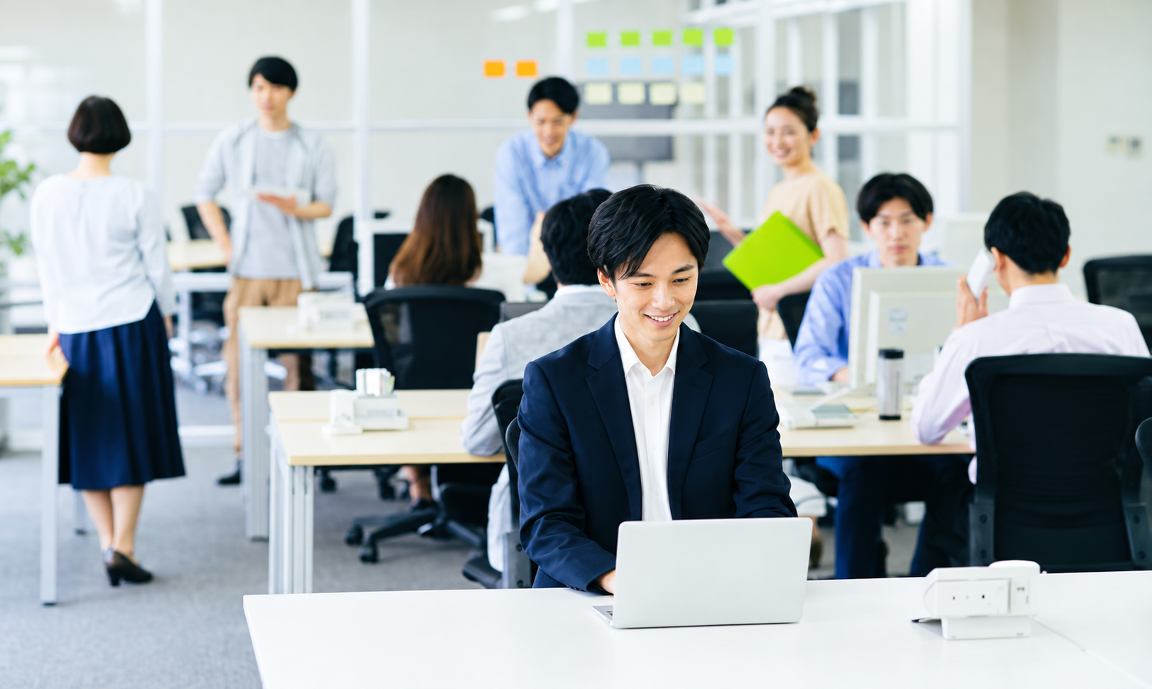 自社に合う採用について打ち合わせをする様子